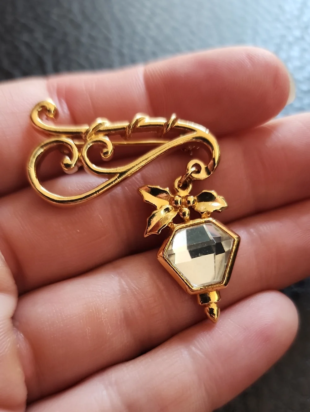 VTG Avon Gold-Tone Crystal Drop Brooch Pin - Elegant Women's Jewelry